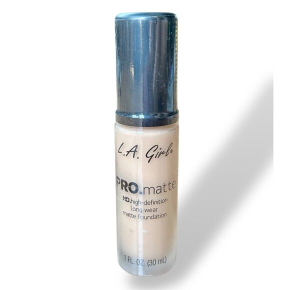 L.A. Girl Pro Matte HD Long Wear Liquid Foundation In Bisque 1 Fl Oz - Picture 1 of 3